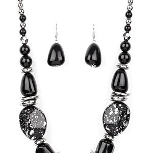 Paparazzi blockbuster necklace